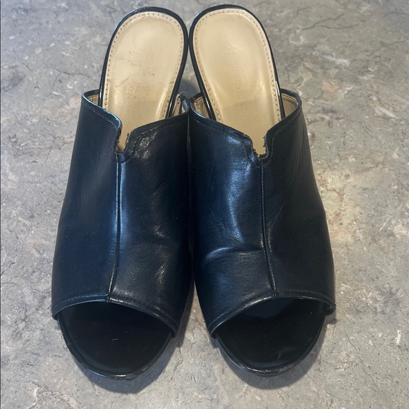 Elegant Black Wedge Sandals - Picture 2 of 4